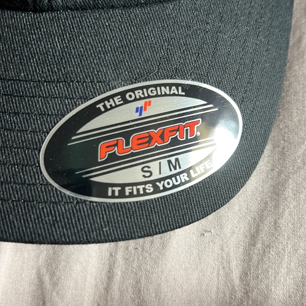 RVCA - Picture 4 of 4